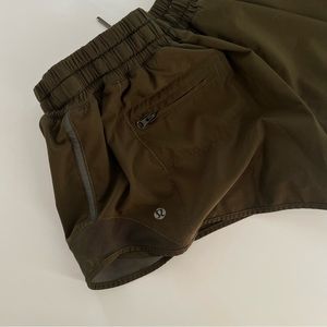 Lululemon Hotty Hot Shorts Mesh Insets Olive Green Zip pocket Reflective Size 10